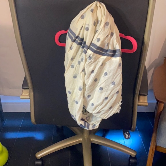 Loop scarf - Picture 1 of 3